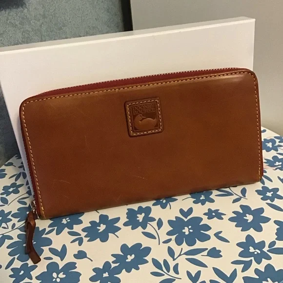 Dooney Florentine leather large wallet zip around - Picture 2 of 14